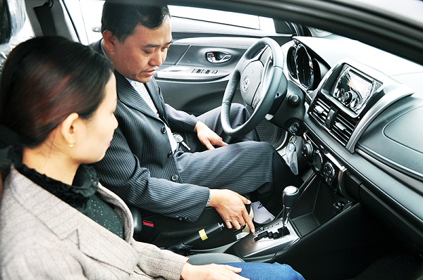 Mơ thấy ngồi trên xe ô tô là điềm gở hay điềm lành? Đánh con gì?